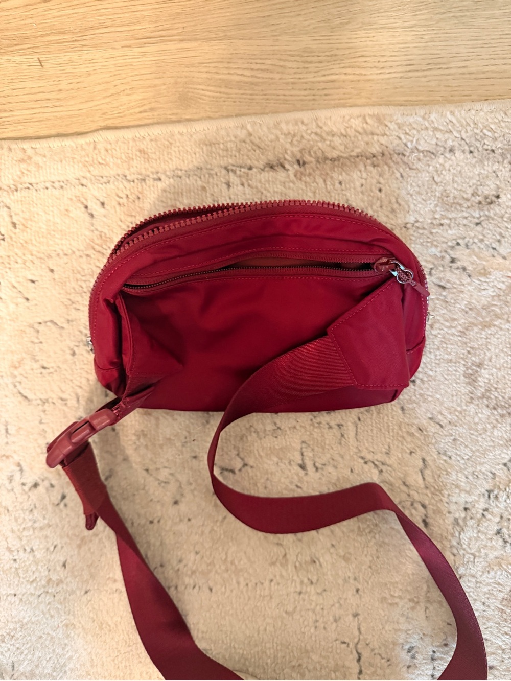 Lululemon Everywhere Belt Bag Large 2L Burgundy Wine - Picture 3 of 5